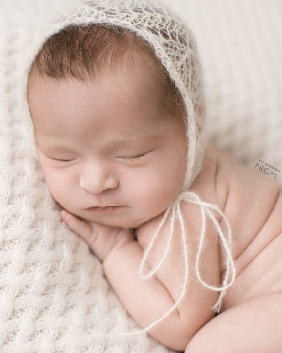 newborn-mohair-knitted-bonnet-boy-textured-white-photo-props-europe
