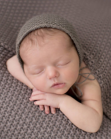 newborn-pixie-hat-knitted-textured-photography-props-europe