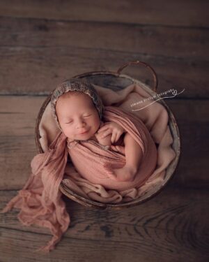 knitted-bonnet-newborn-props-prop-pink-brown-europe