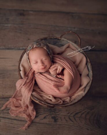 knitted-bonnet-newborn-props-prop-pink-brown-europe