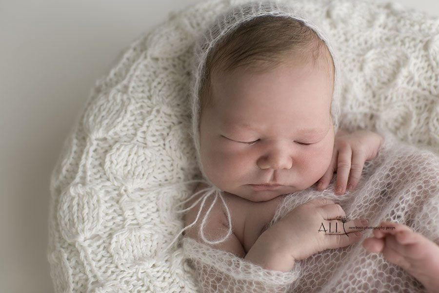Newborn Posing Bag Boy - 'Create-a-Nest'™ Hudson white new born props europe