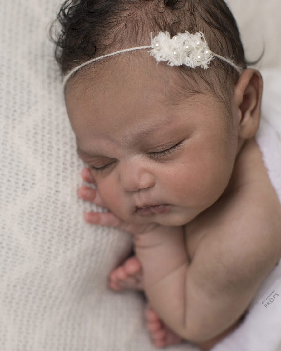 newborn-photography-props-headband-tieback-white-pearl-minimal-girl-europe