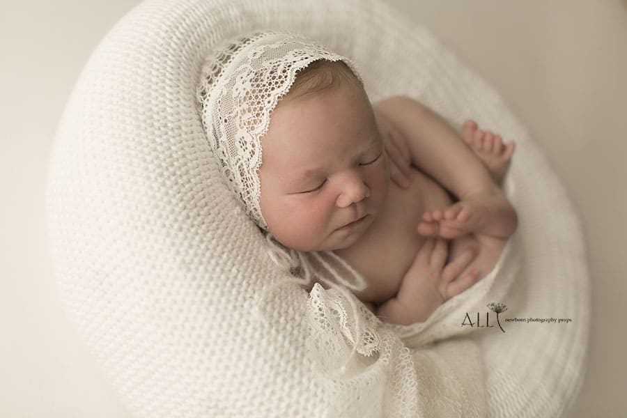 newborn posing pillow for girl photo shoot white EU