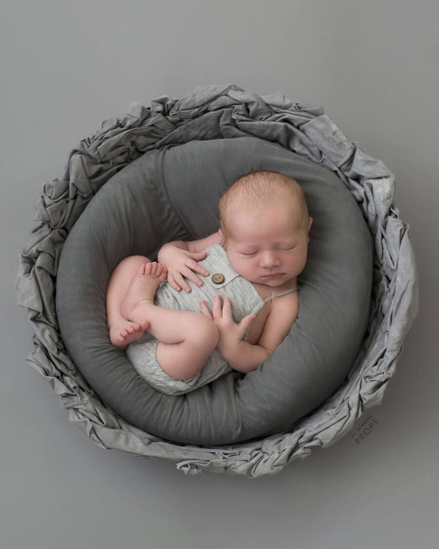 newborn-outfit-photography-romper-set-boy-vintage-grey-europe