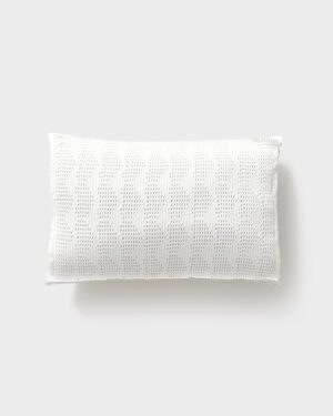 photo-prop-posing-pillow-baby-boy-white-minimal-europe