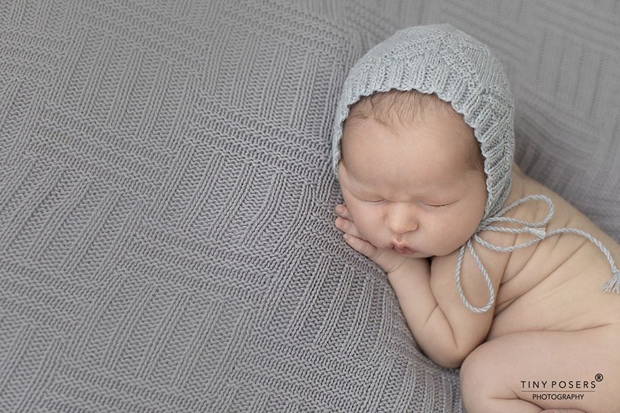 newborn-baby-boy-hoto-props-hat-bonnet-beanie-backdrop-posing-europe-grey-2