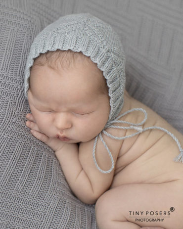 newborn-boy-hat-photo-prop-textured-knitted-grey-europe