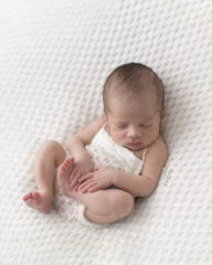 newborn-photo-outfit-romper-boy-onesie-white-body-europe