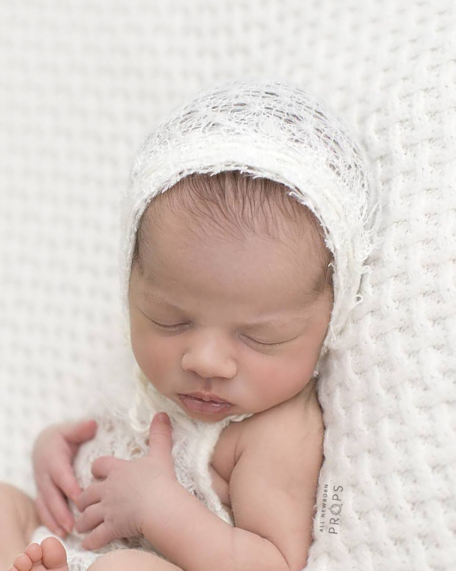 newborn-photography-bonnet-white-props-boy-boho-europe