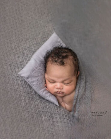newborn-props-photo-mini-posing-pillow-cushion-grey-lace-girl-europe