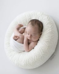 posing-ring-for-newborn-photography-white-europe