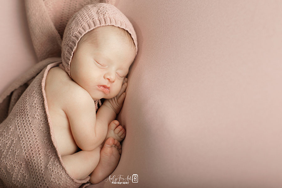 Newborn-Photoshoot-Hat-girl-knitted-textured-pink-props-europe
