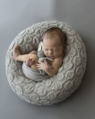 newborn-posing-pillow-ring-boy-cushion-beanbag-alternative-photography-props-grey-europe