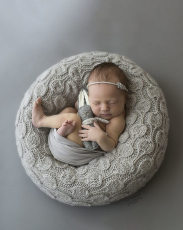 newborn-posing-pillow-ring-girl-cushion-beanbag-alternative-photography-props-grey-europe