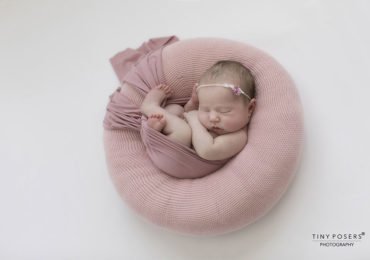 Newborn Poser ‘Create-a-Nest’™ - Must-Have Newborn Girl Photography Prop europe