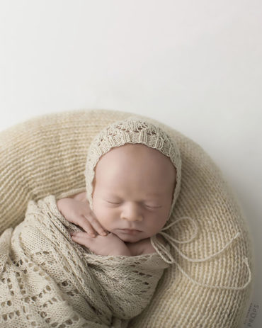 newborn-props-matching-set-boy-poser-swaddle-bonnet-europe