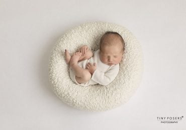 newborn posing pillow white all newborn props Europe