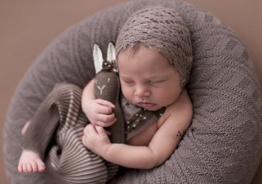 Newborn Photo Outfits: How to Add Variety to Your Gallery USA