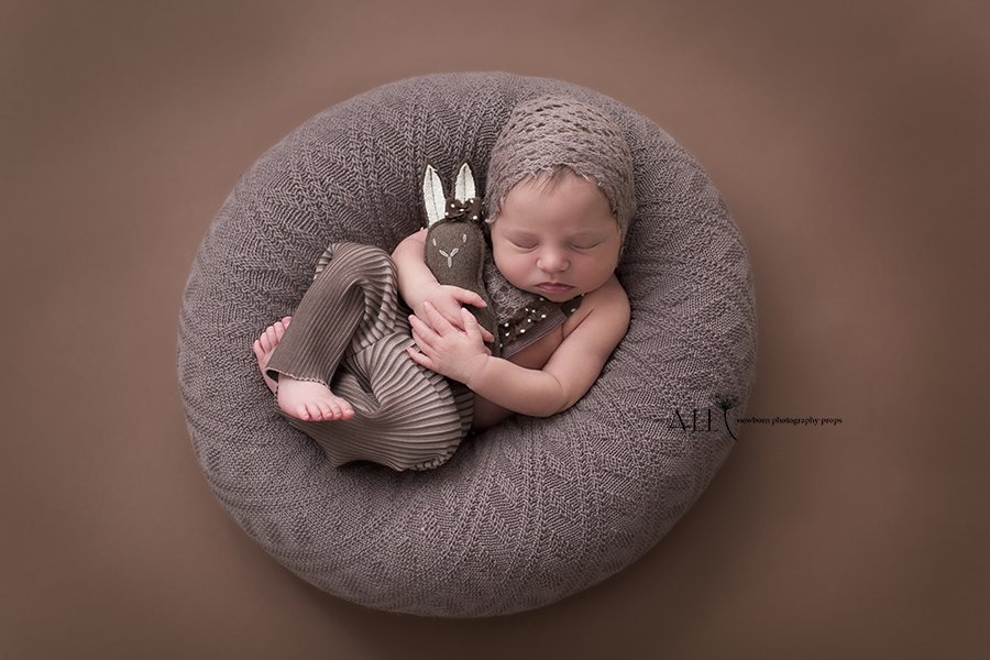 Newborn knot hat and Newborn posing pillow for newborn photography Newborn pillow Newborn photo prop Newborn SALE RTS photo outfit