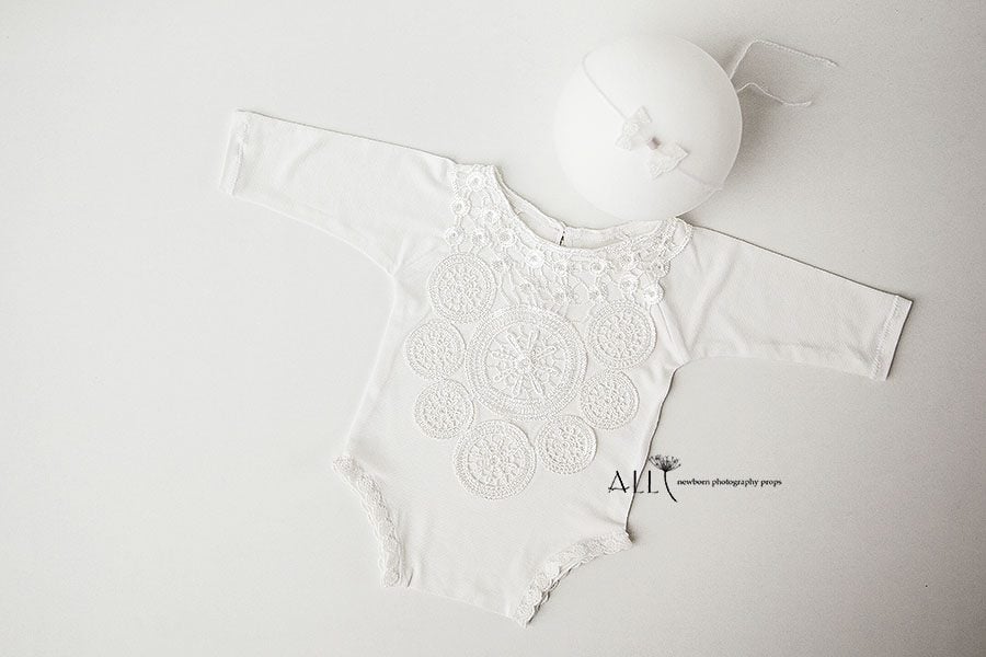 Newborn Girl Photo Outfit – Romper Enore white new born props