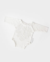 newborn-girl-photo-outfit-bodysuit-white-lace-europe-romper