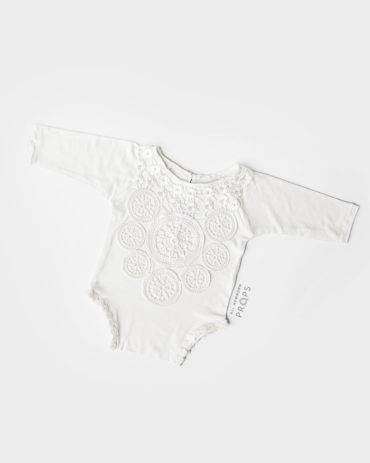 newborn-girl-photo-outfit-bodysuit-white-lace-europe-romper