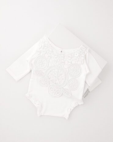 newborn-girl-photo-outfit-romper-white-lace-europe