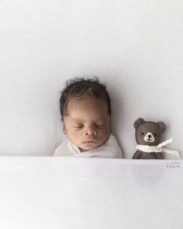 Newborn-Photography-Accessories-boy-toy-bear-teddy-neutral-brown-taupe-europe