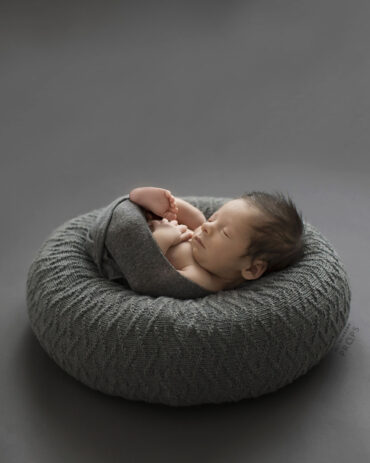 baby-poser-for-photography-session-accessoires-für-foto-shooting-europe-dark-grey