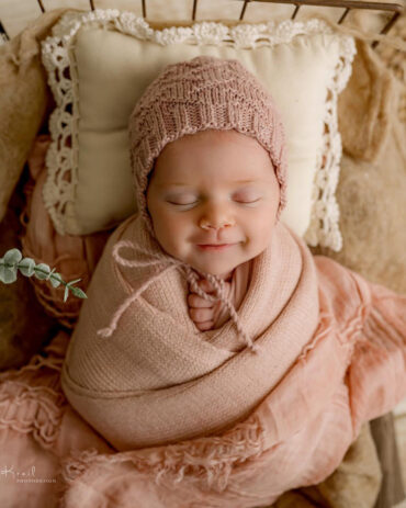 newborn-hat-for-photos-girl-vintage-natural-dusty-pink-europe