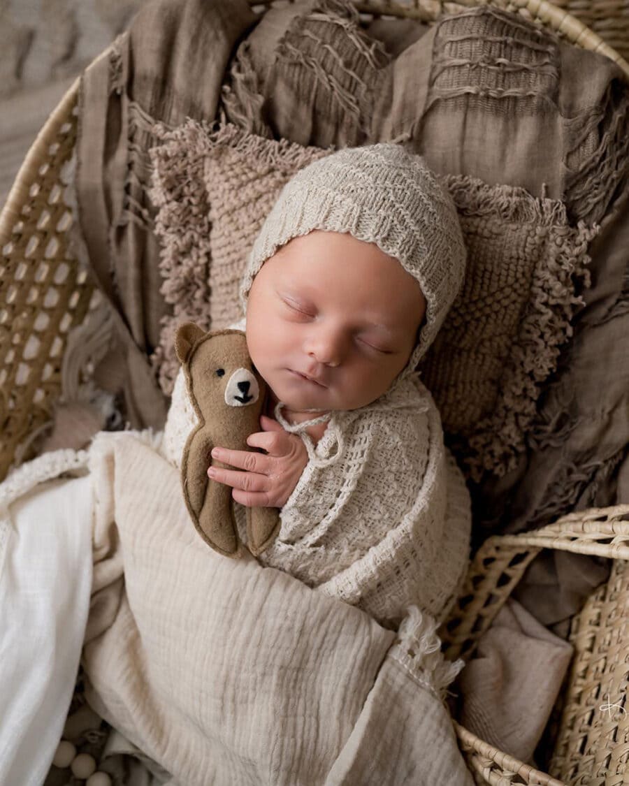 newborn-hat-for-photos-props-boy-vintage-natural-tan-europe
