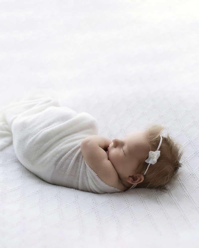 newborn-photo-prop-girl-headband-tie-back-white-pearl-europe