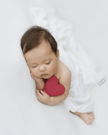 Photography-Baby-Props-girl-red-heart-softie-newbornprops-eu