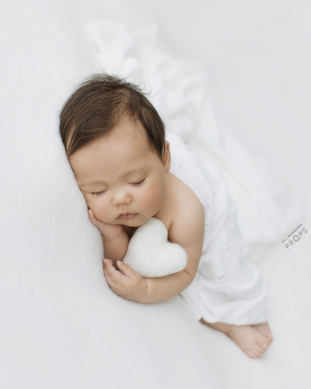 Photography-Baby-Props-girl-white-heart-softie-newbornprops-eu