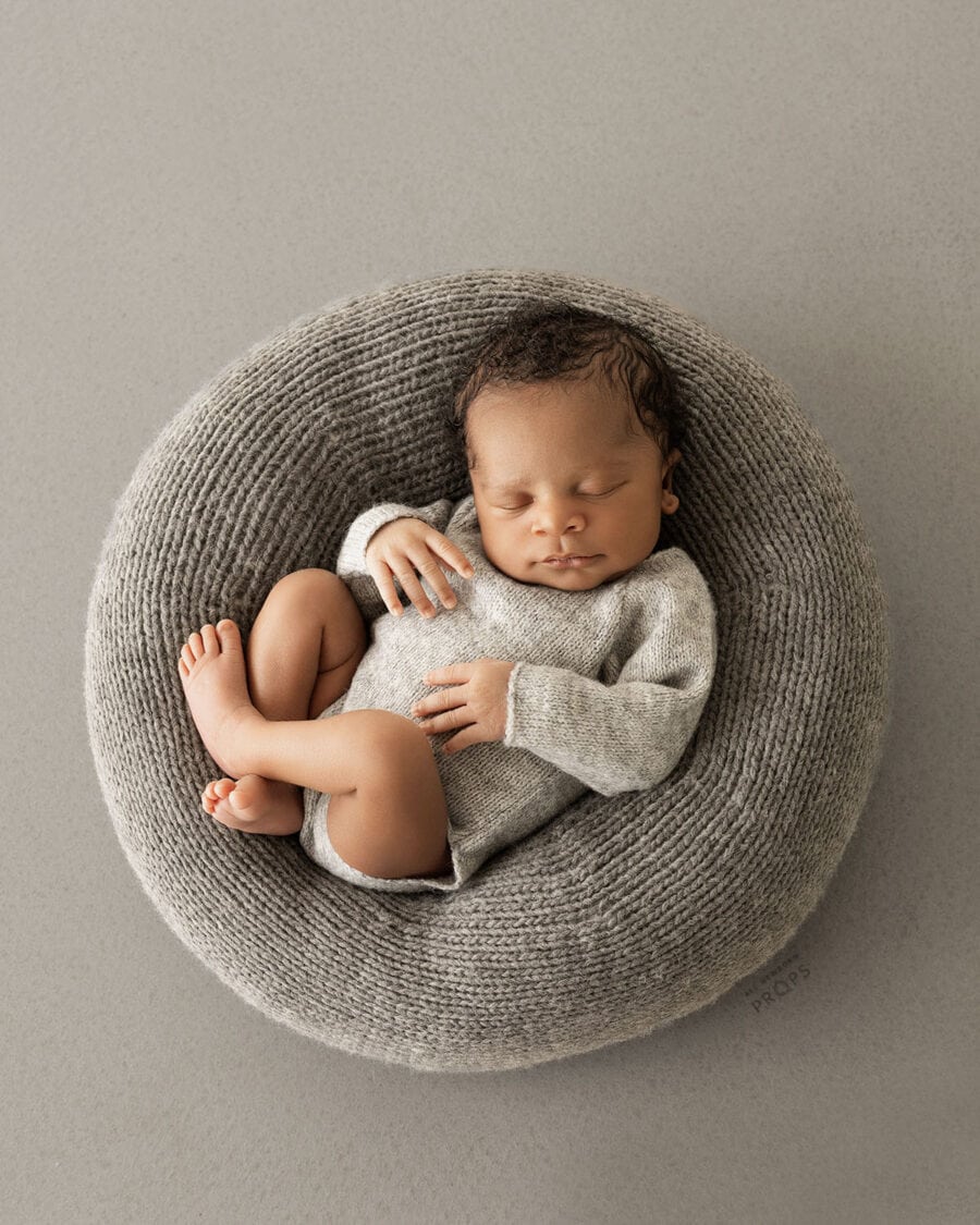 baby-boy-photoshoot-outfits-romper-poser-natural-grey-newbornprops-eu