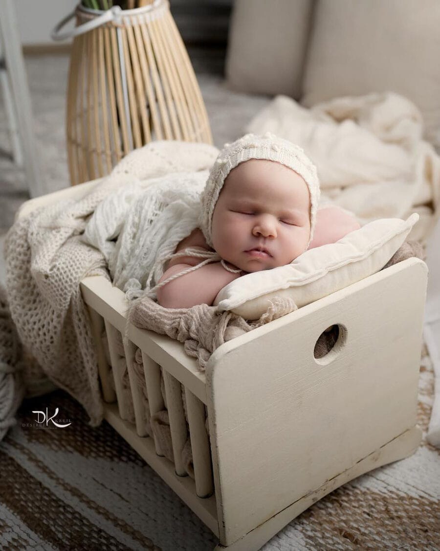 newborn-bonnet-for-photoshoot-props-boy-neutral-orgaic-eu