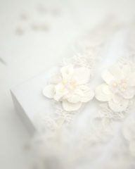 newborn-headband-tieback-flower-white-cream-europe-photo-prop-uk