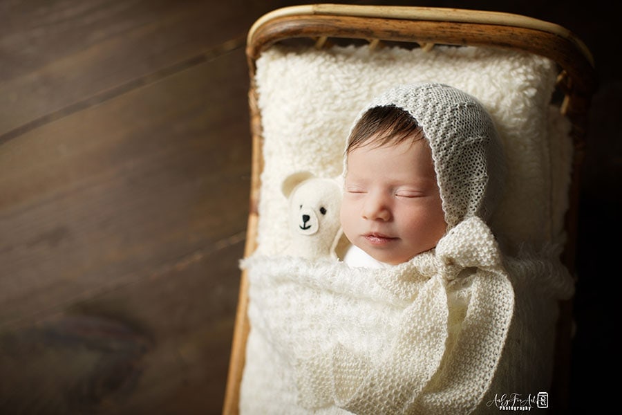 Newborn-Bonnet-for-Photography-girl-photography-props-white-neutral-europe