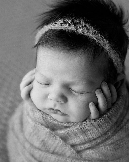 newborn-girl-photo-prop-wrap-knitted-swaddle-mohair-grey-eu