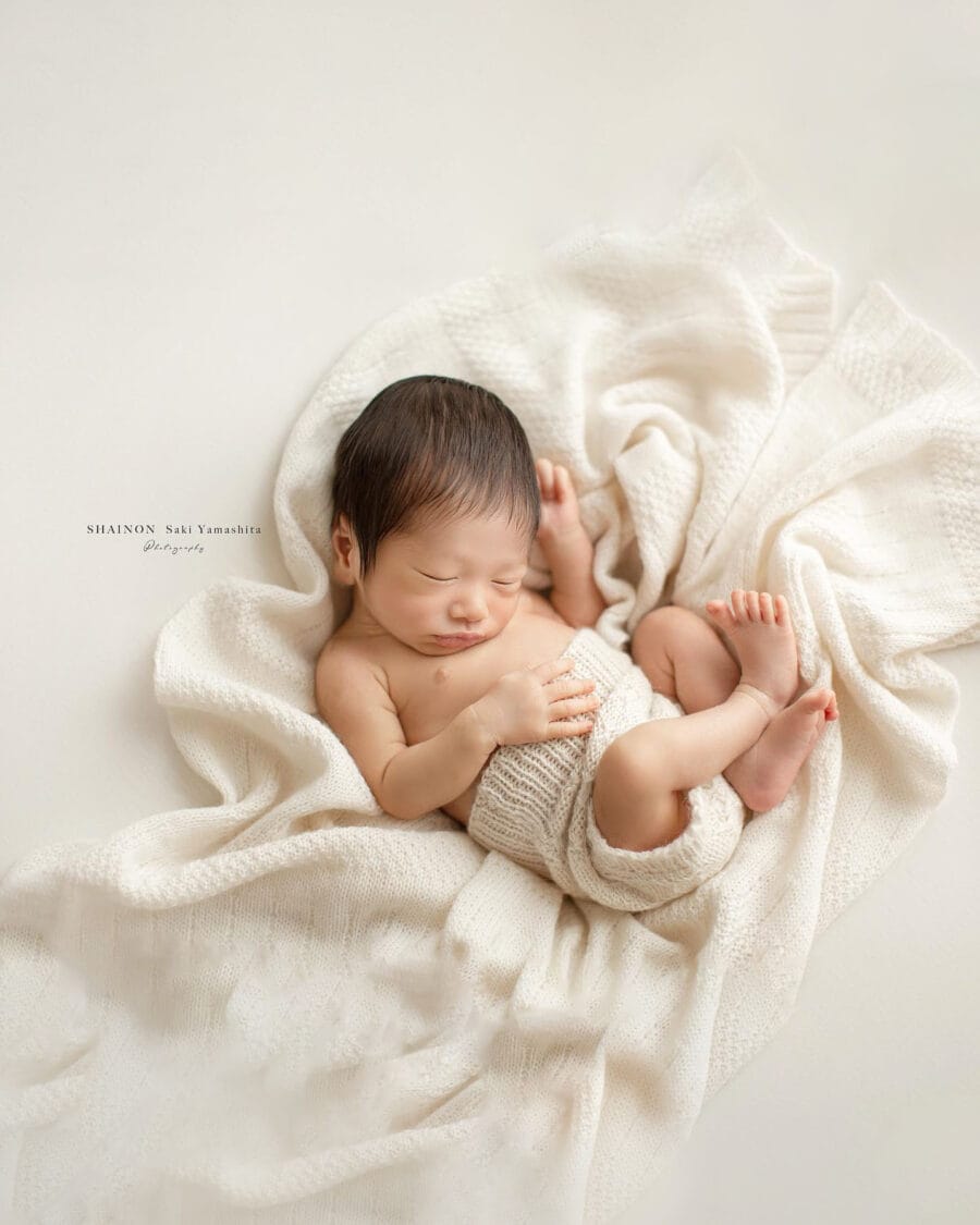 newborn-photography-prop-wrap-boy-white-cream-textured-eu