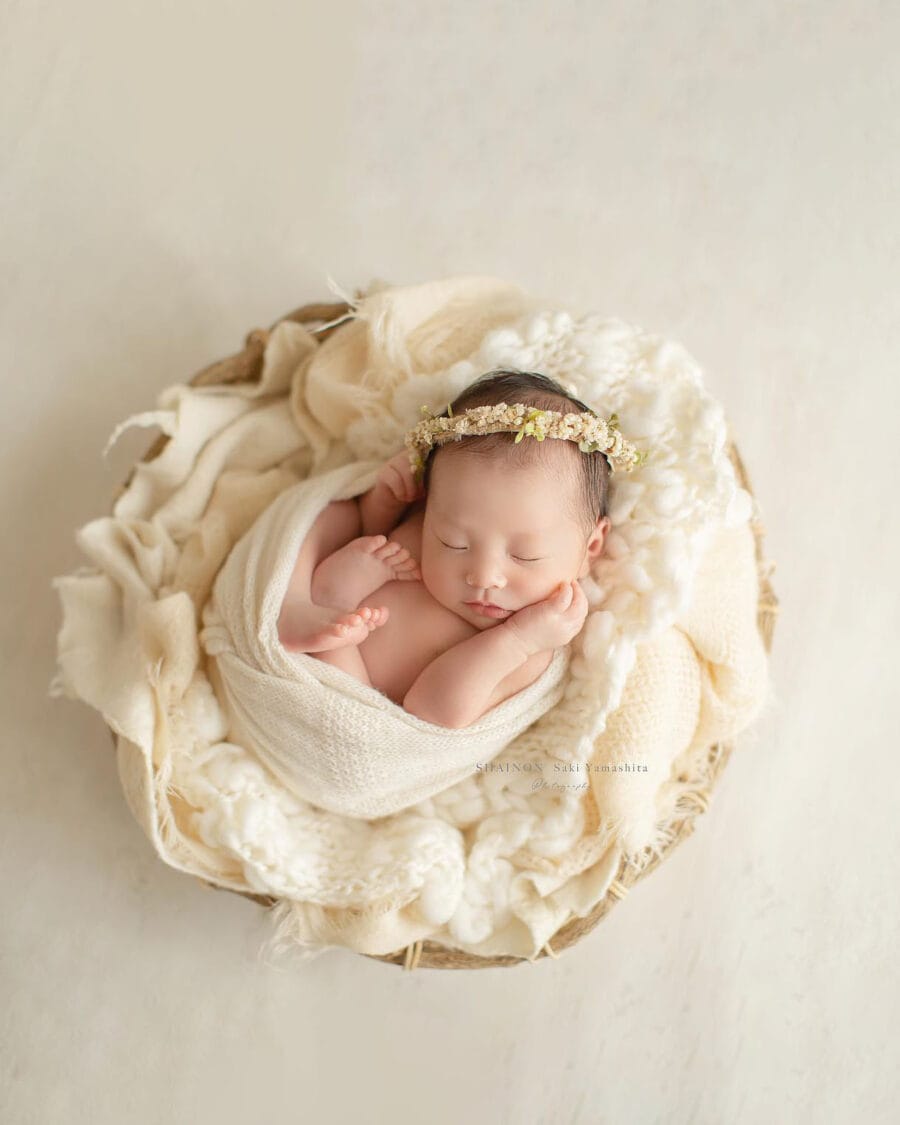 newborn-photography-props-wrap-girl-white-cream-textured-eu