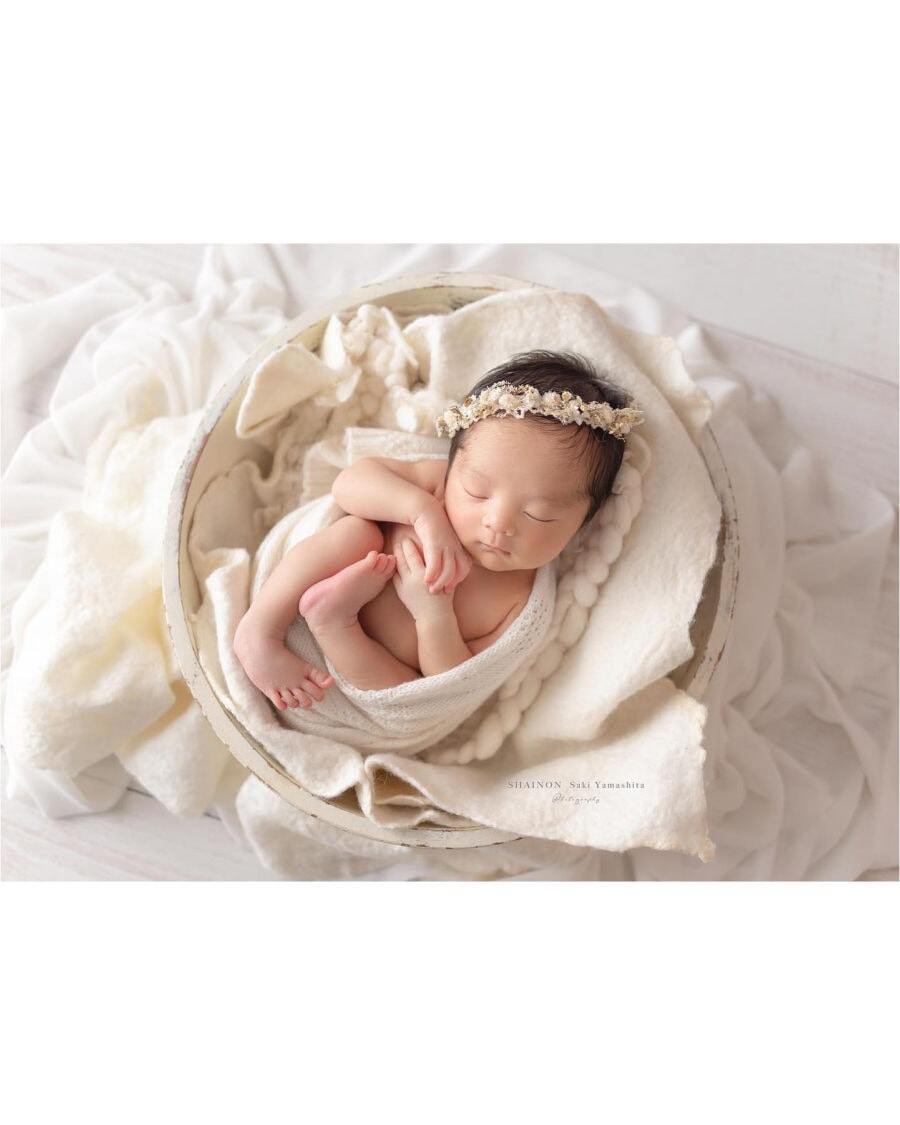 newborn-photography-props-wrap-girl-white-cream-textured-europe