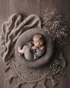 newborn-poser-for-photoshoot-Bohemian-Chic-with-Earthy-Textures