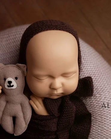 newborn-props-shop-uk-europe-newborn-photography-poses-for-beginners