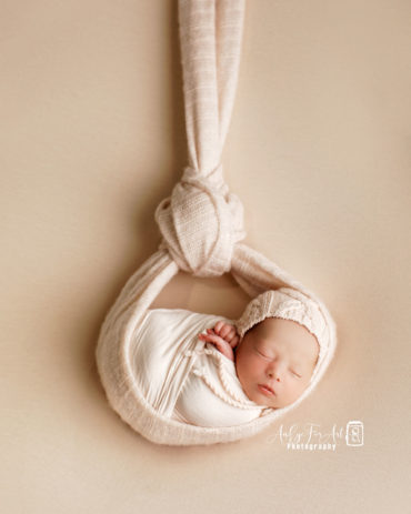 newborn-stretch-wrap-girl-textured-pink-knitted-europe