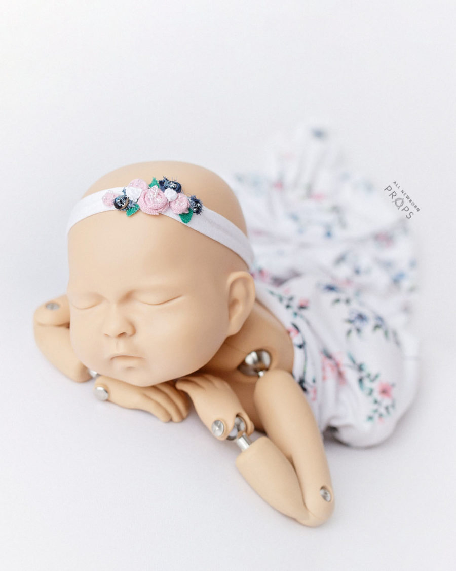 newborn-girl-photography-props-posing-blanket-swaddle-headband-tieback-europe
