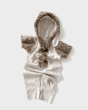 baby-photoshoot-outfit-boy-hooded-romper-vintage-natural-newbornprops-eu