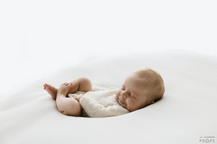 newborn-photography-bean-bag-posing-fabric-outfit-boy-white-europe