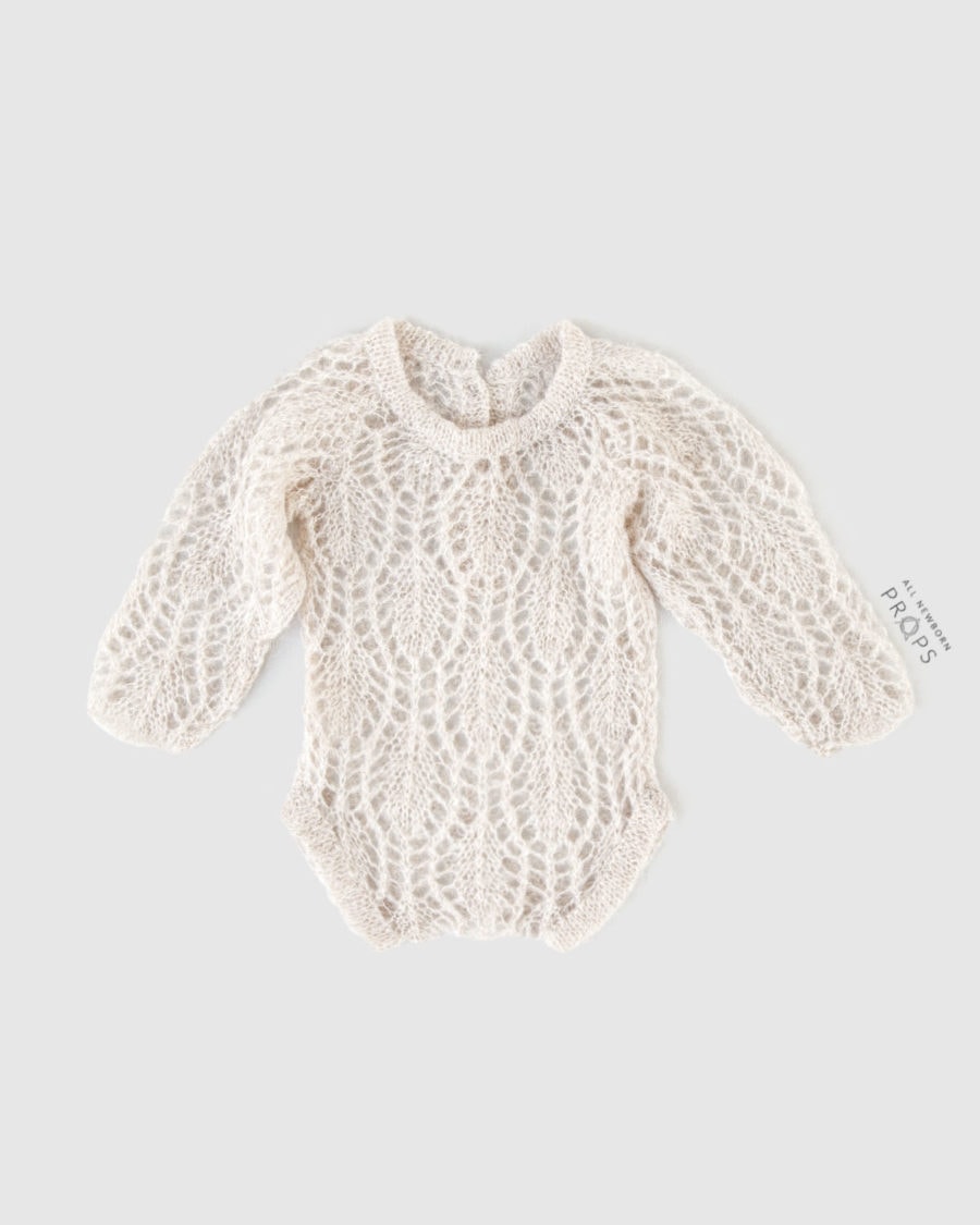 newborn-photography-outfit-girl-knitted-onesie-neutral-vintage-boho-oatmeal-props-europe