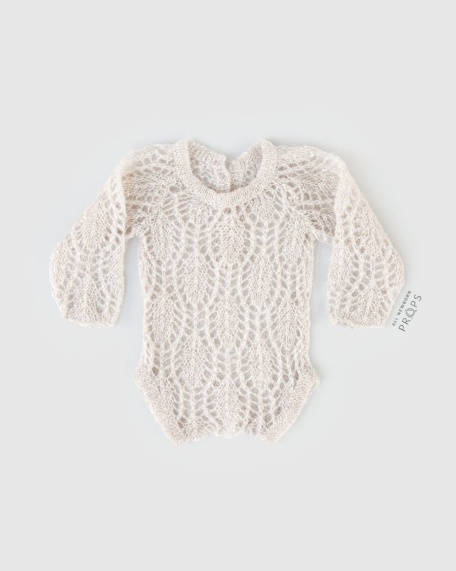 newborn-photography-outfit-girl-knitted-sunsuit-one-piece-neutral-vintage-boho-props-europe